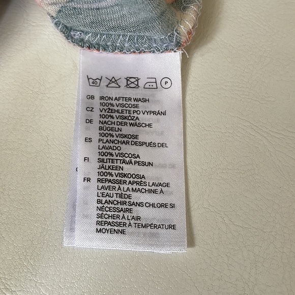 Lilac V-Neck Short Sleeve Dress with Elastic Band, Size Medium - Picture 7 of 7